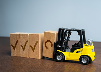 Maximum carrying capacity of forklift to lift height