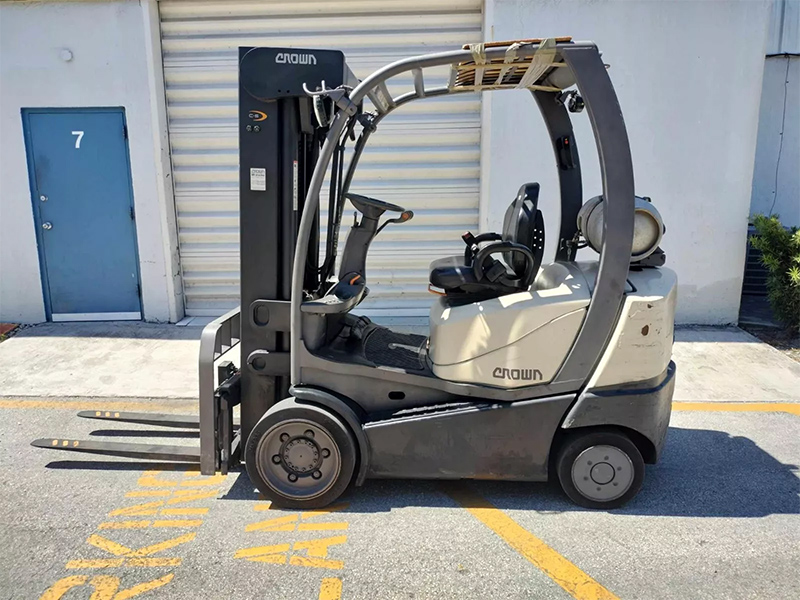 crown forklift