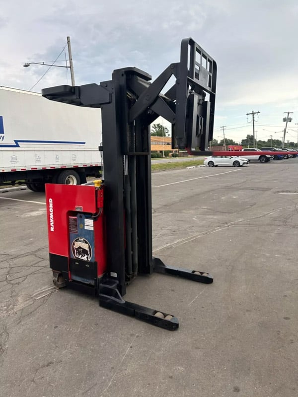 raymond reach truck